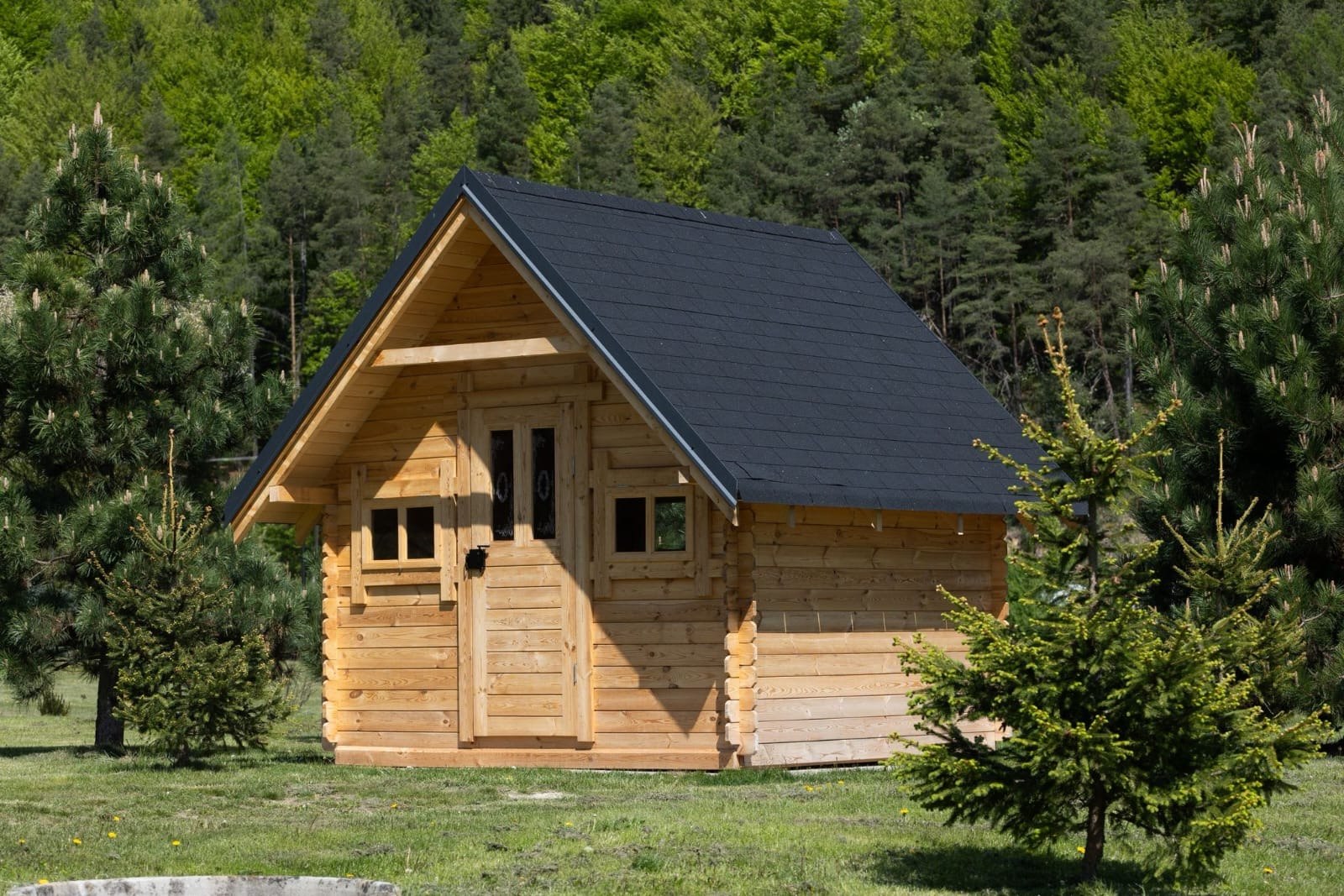 Drevený domček pri levanduľovom poli ARCHA